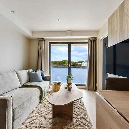 New With Ocean View In Appartement Henningsvær