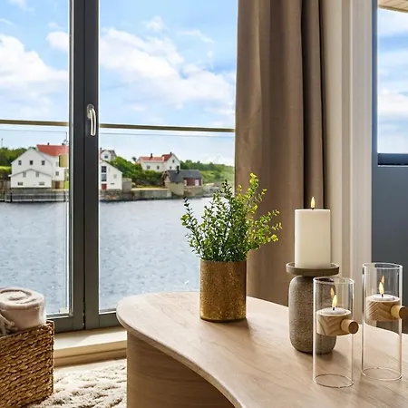 New With Ocean View In Appartement Henningsvær